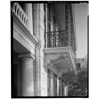 Edmondston-Alson-House-White-House-Charleston-balcony