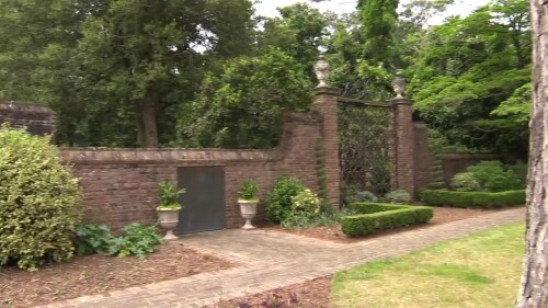 s2022.e041404---Elizabethan-Gardens-part-.mp4